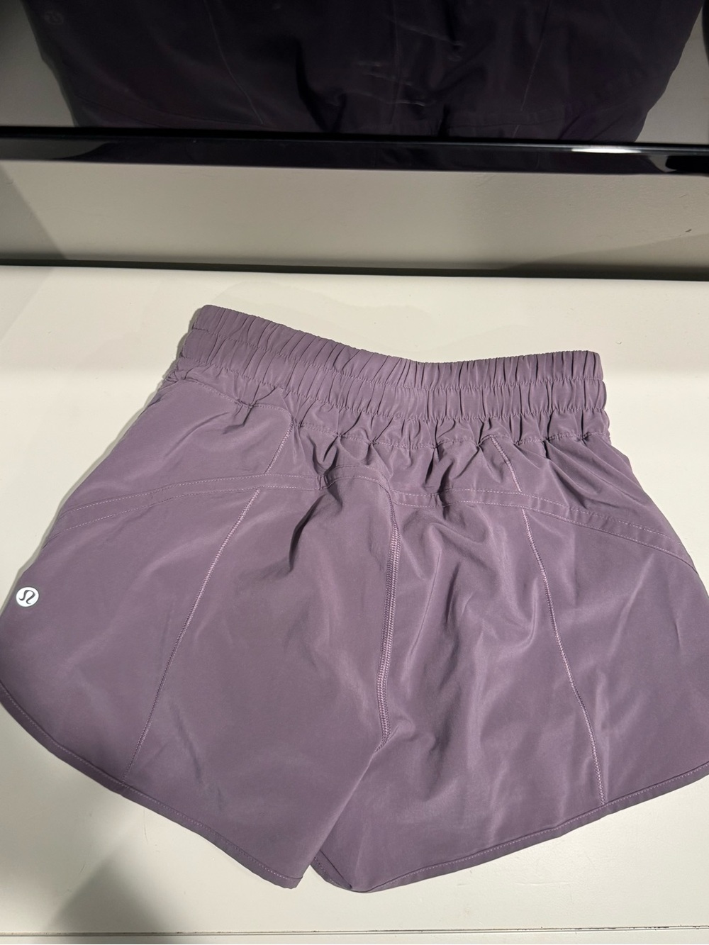 Lululemon track that 3” HR short size 6